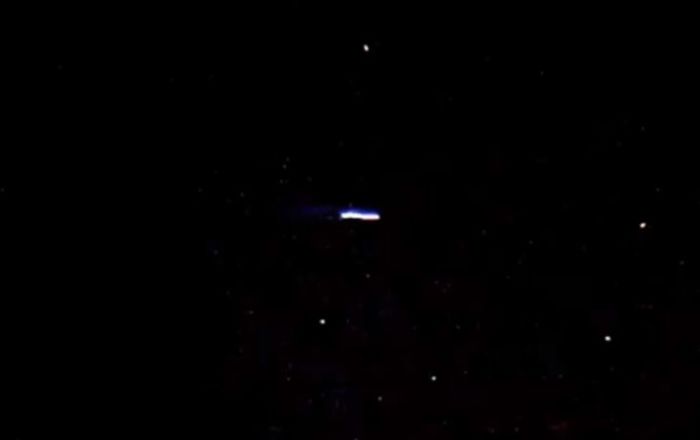 Cigar-shaped UFO Seen in Skies of NebraskaIt’s Back and It’s Glowing: Mysterious Cigar-Shaped UFO Seen in Nebraska Sky