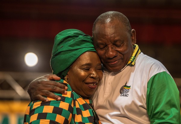 South Africa Lockdown : Public still trusts Ramaphosa, but NDZ not so much, according to latest research