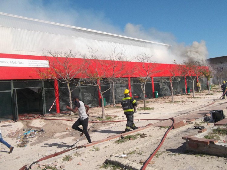 In South Africa Mob burns Covid-19 facility and community hall