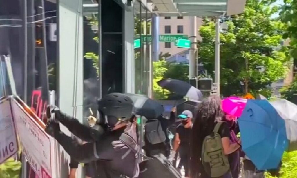 Seattle Rioters Smash ATM, Break Store Windows During March