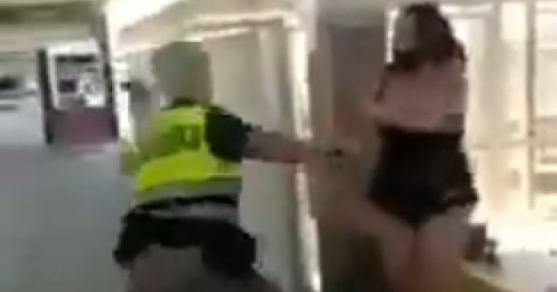Spain: Women Beaten by Police For Not Properly Wearing Face Masks