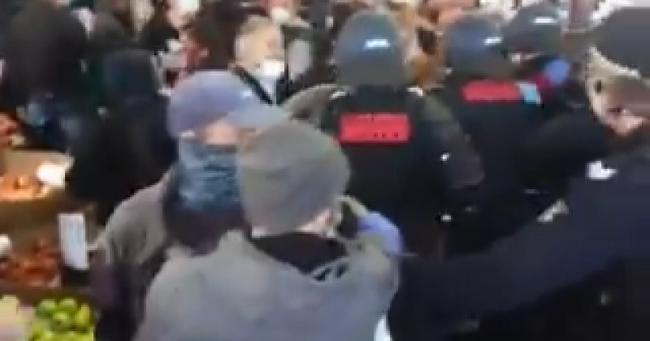 Watch: Australians Chant "Freedom!" As COVID Riot-Cops Shut-Down Food Market