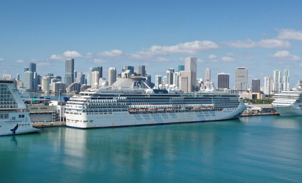 Cruises in US to Use Mandatory Testing to Resume Sailing
