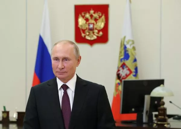 Putin Says He Wants to Work With Biden, Claims 'Shared Values' Between Democrats and Communism
