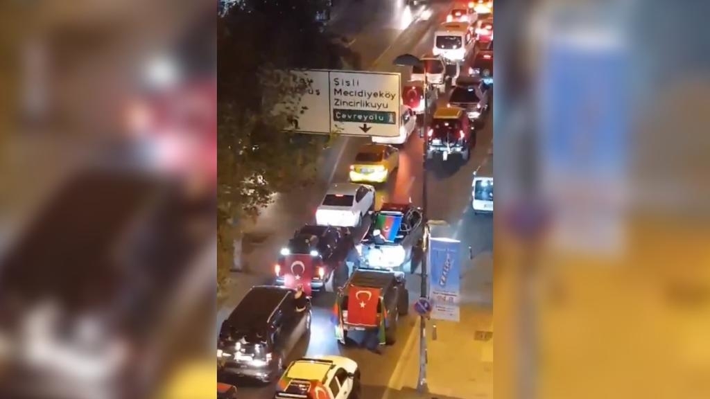 Turkish ultranationalists storm Armenian neighbourhoods in Istanbul as fighting rages in Nagorno-Karabakh