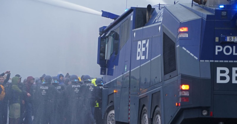 CORONAVIRUS - Police Use Water Cannons Against Anti-Lockdown Protesters in Berlin