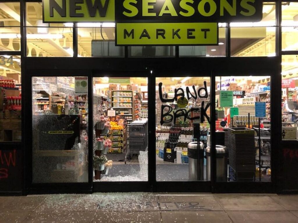 Portland Rioters Cause Thousands of Dollars in Damage on Thanksgiving