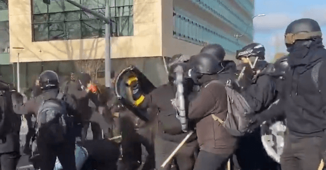 Shots Fired as ‘Patriots,’ Antifa Clash for 2nd Straight Weekend near Washington St. Capitol