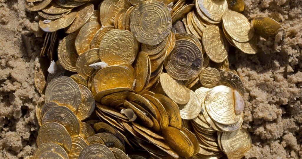 WORLDBritish Birdwatcher Uncovers $1 Million Treasure Trove of Ancient Celtic Coins