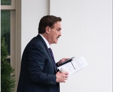 BREAKING: Mike Lindell Visits Trump in White House – Then Media Captures Pictures of His Notes to President Referring to Crimes and Insurrection Act