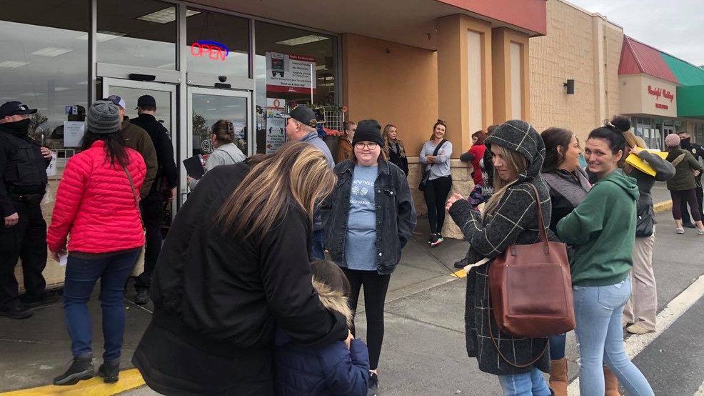 Group of maskless protesters invades 2 Kennewick stores