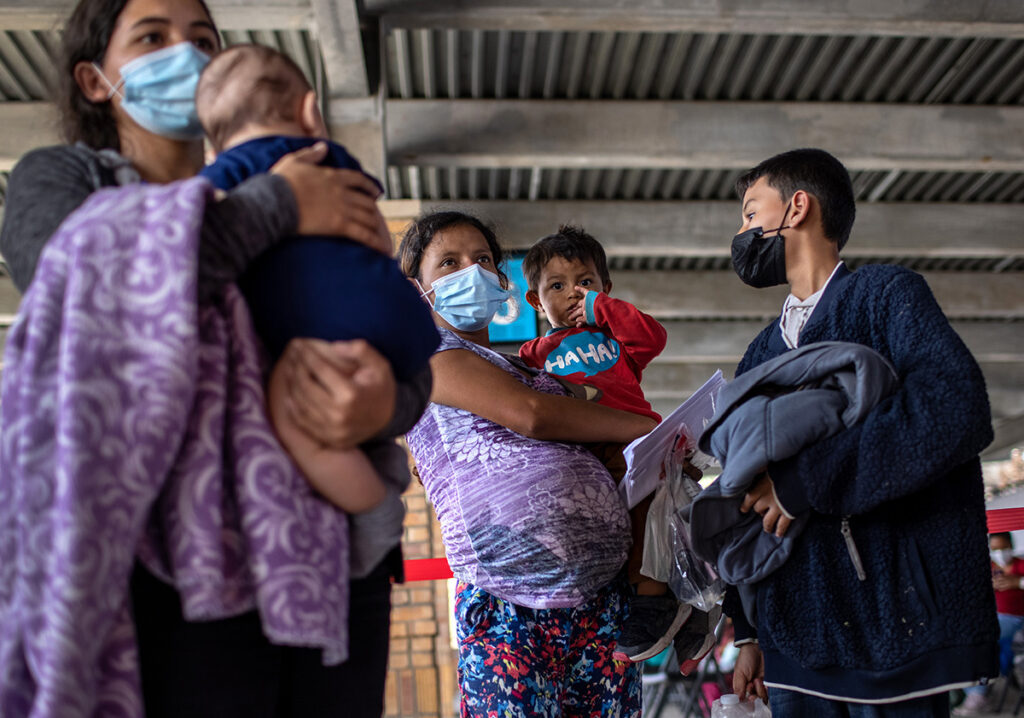 Texas shelter housing migrants sees spike in COVID-19 infections