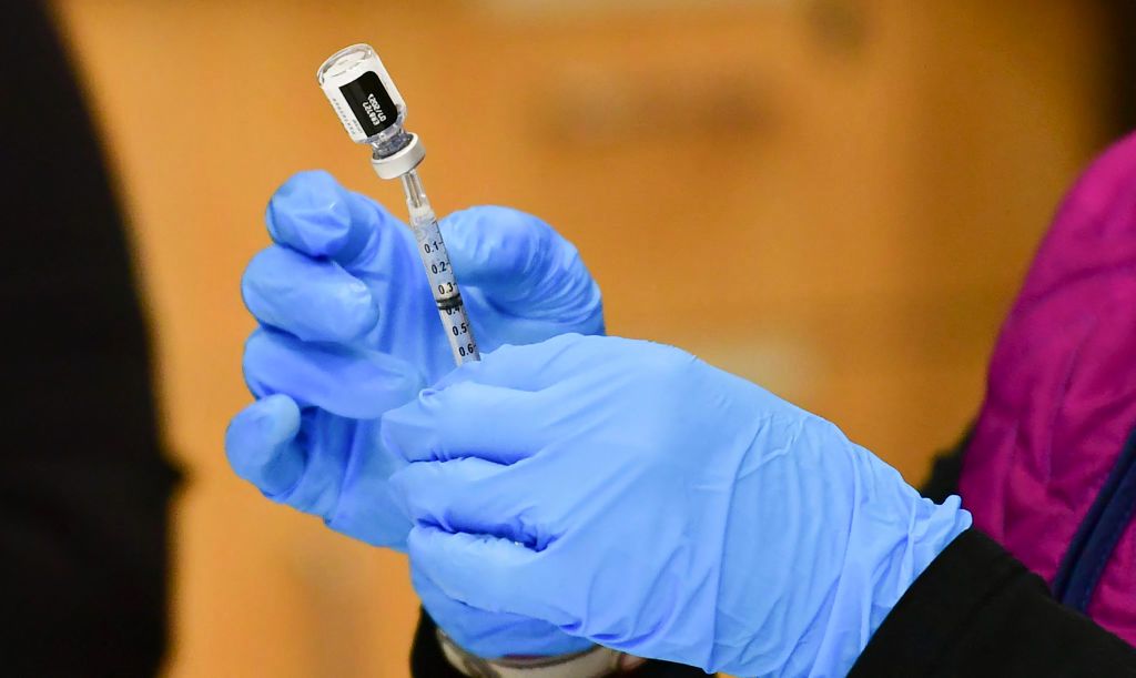 Iowa Officials Say 77 Prisoners Got Virus Vaccine Overdoses