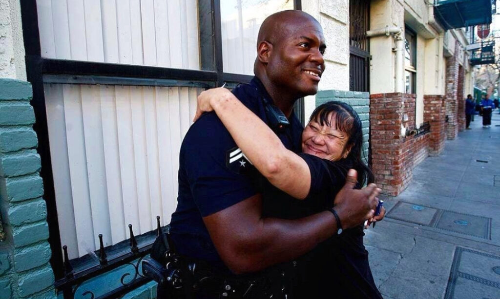 The ‘Angel of Skid Row’: Policeman Embraces LA’s Toughest Beat