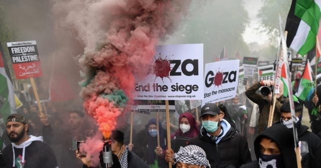 Pro-Palestinian Mob Attacks Car on the Streets of London