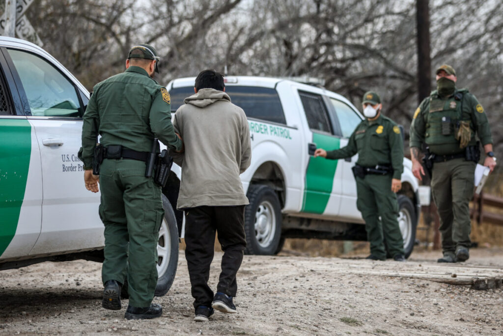 Texas Border Patrol Arrests Over 100 Illegal Immigrants Held in ‘Inhumane’ Stash House