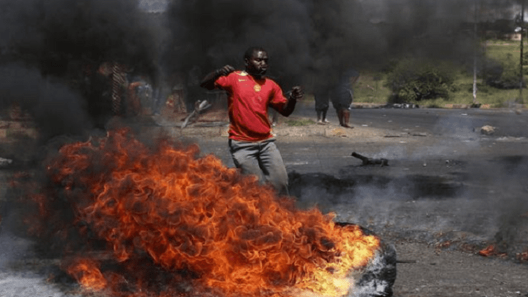South Africa falls into a state of lawlessness as protests and looting continues