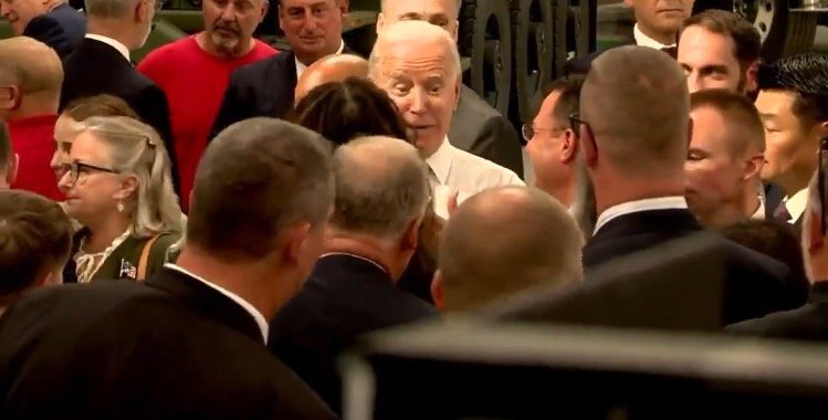 Joe Biden Mingles with Maskless People as His Admin Pushes For Mask Mandates on Americans Regardless of Vaccination Status (VIDEO)