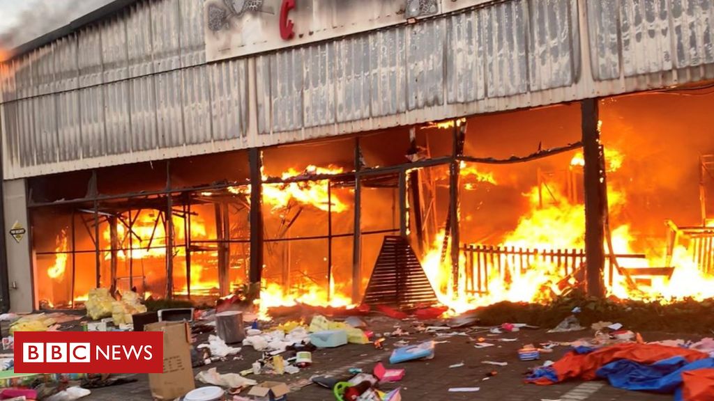 South Africa - South Africa Zuma riots: Looting and unrest leaves 72 dead