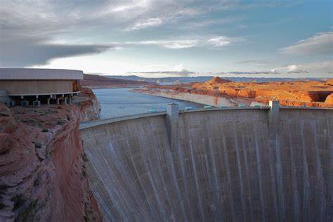 State of Emergency at Lake Powell: Fears of Hydroelectric and Water Shutoffs Mount
