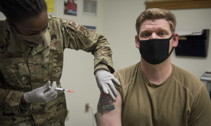 Military Members Say They’ll ‘Quit’ If Army Mandates COVID-19 Vaccine: Congressman