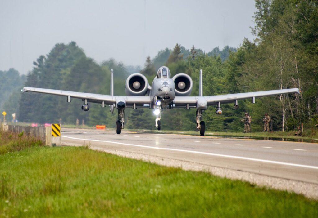 Video shows military Thunderbolt II’s historic landing on Michigan highway during Northern Strike