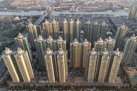 Hong Kong Behemoth in China Real Estate Readying for Bankruptcy – Is This the Beginning of a Massive China Real Estate Crash?