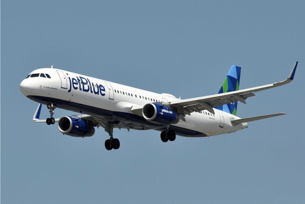 JetBlue passenger chokes flight attendant, storms cockpit, but most media neglect to mention he shouted 'Allah!'