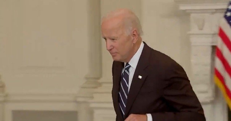 Biden Slams Hand on Podium and Bolts as Reporter Asks if Vax Mandate is Constitutional (VIDEO)