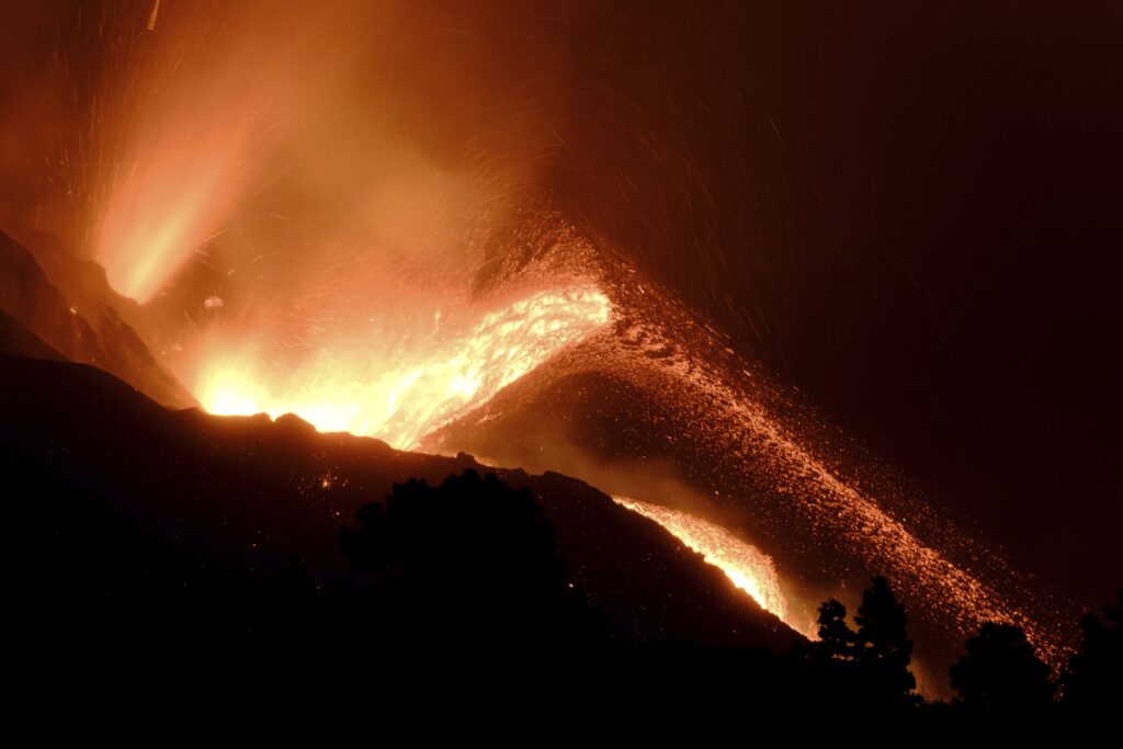 La Palma’s Volcanic Eruption Is Going Strong 3 Weeks Later