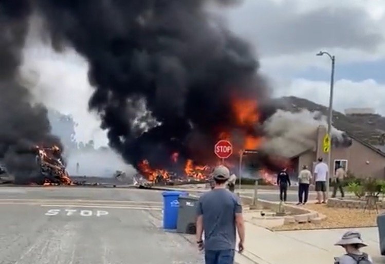 At Least 2 People Dead, 3 Homes Destroyed After Plane Crashes Into San Diego Neighborhood (VIDEO)