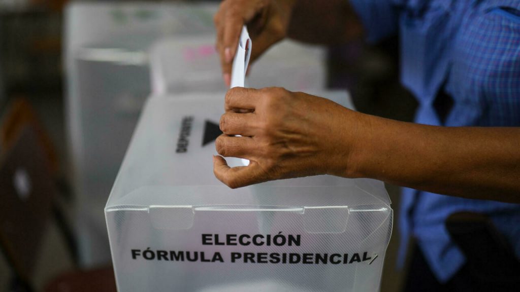 Early results show leftist Castro leading in Honduras presidential election
