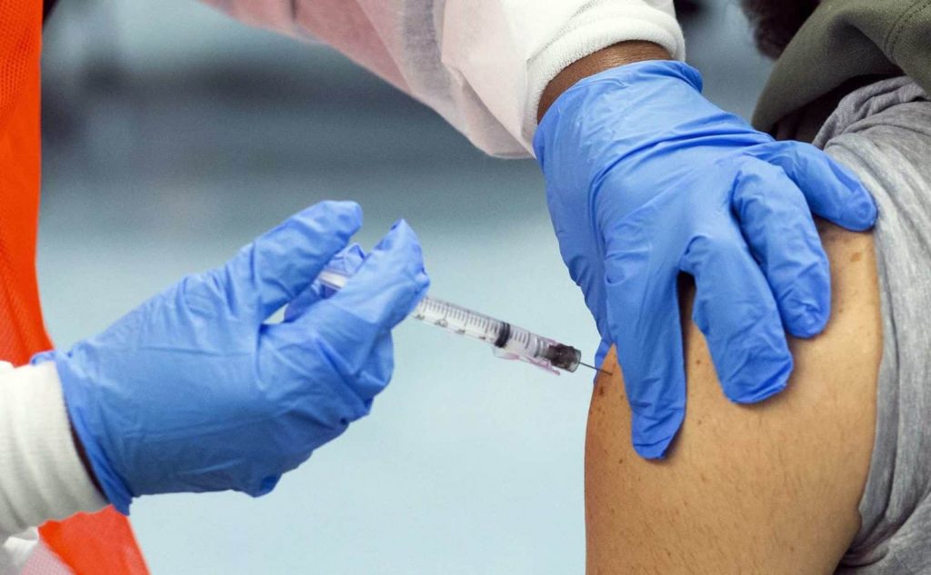 Mandatory vaccine: companies have to compensate staffers with adverse side-effects