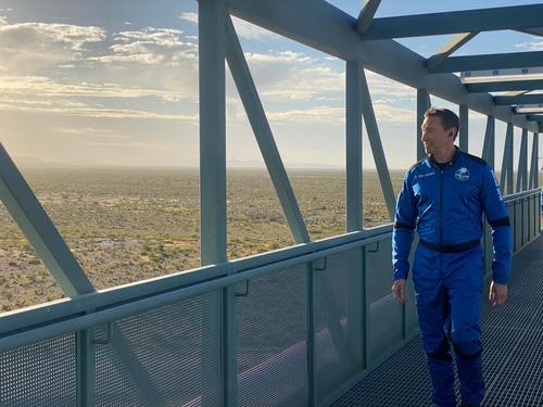 Entrepreneur Who Flew To Space With William Shatner On Blue Origin Dies In Plane Crash