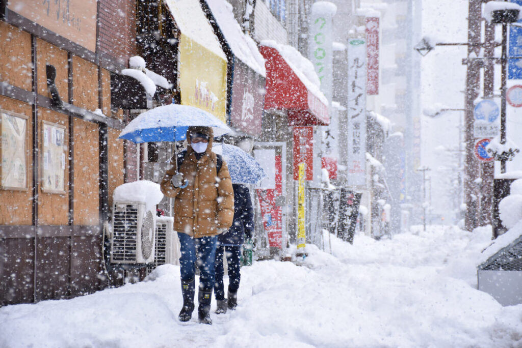 Japan Hit With Heavy Snow, Halting Over 100 Domestic Flights