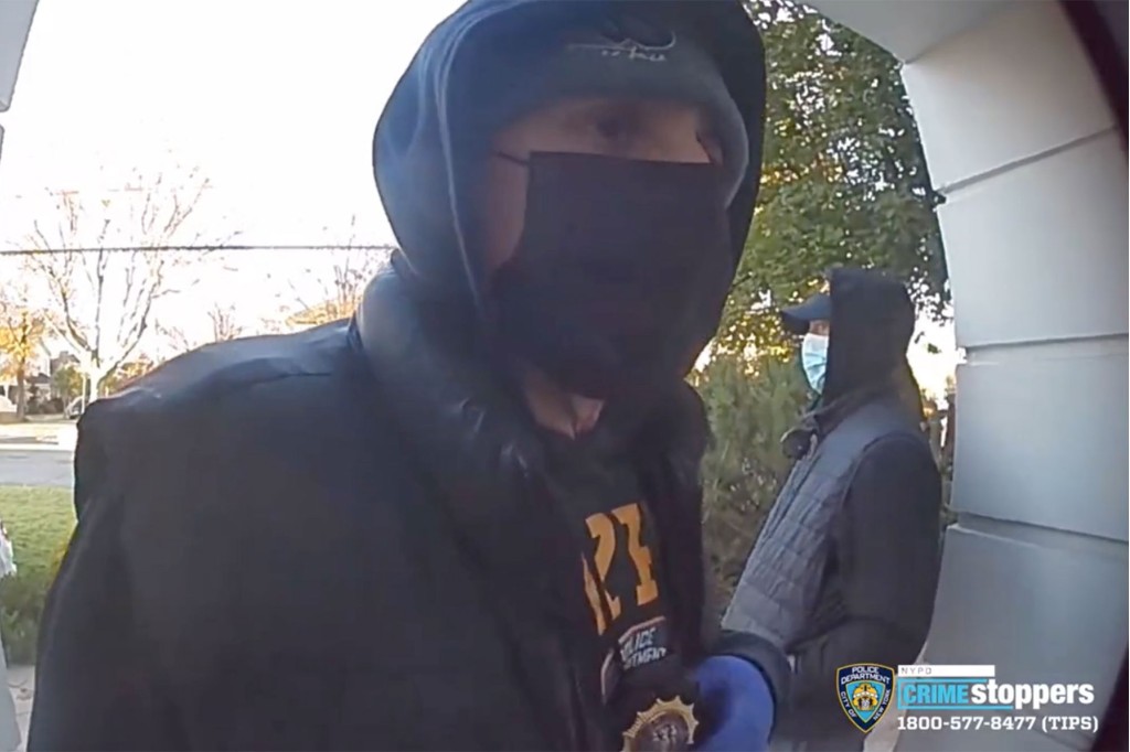 Robbers impersonating cops bust into NYC home in disturbing video