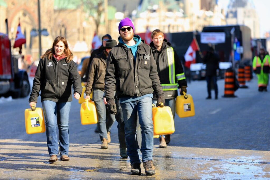 Video: Protesters Walk Around With Empty Fuel Containers After Ottawa Police Threaten Arrest