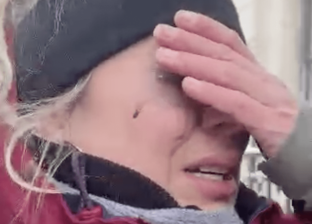 HORRIBLE! Female Journalist SCREAMS IN PAIN After She’s Allegedly “Shot” With Non-Lethal Weapon By Justin Trudeau’s Storm Troopers [VIDEO]