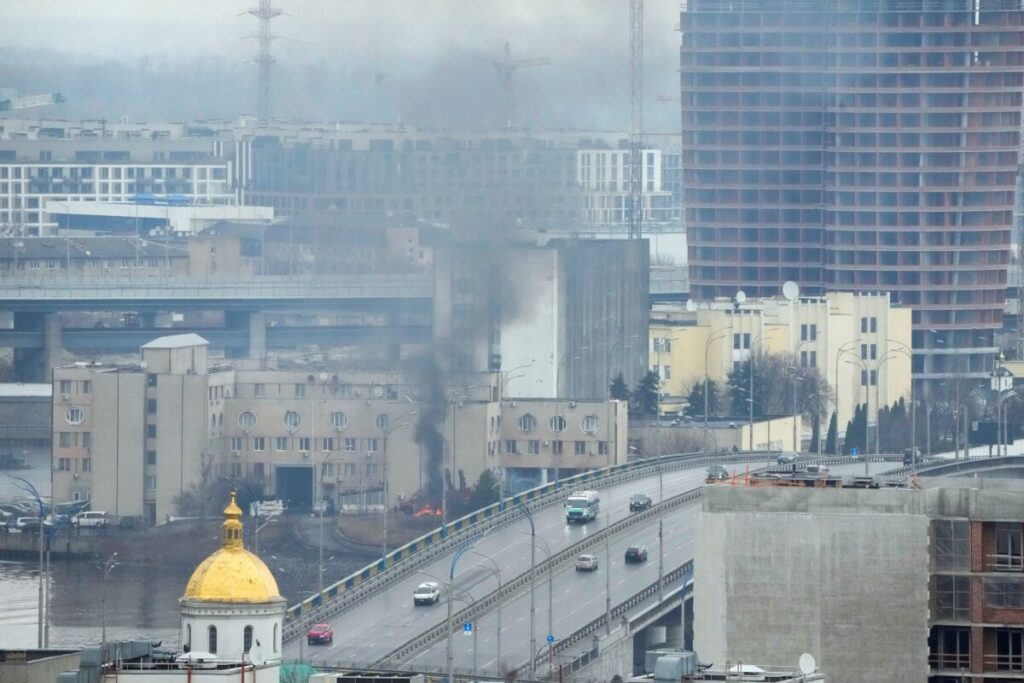 Kyiv Mayor: City Now ‘Fully Surrounded, Under Siege’ Making Evacuation Impossible
