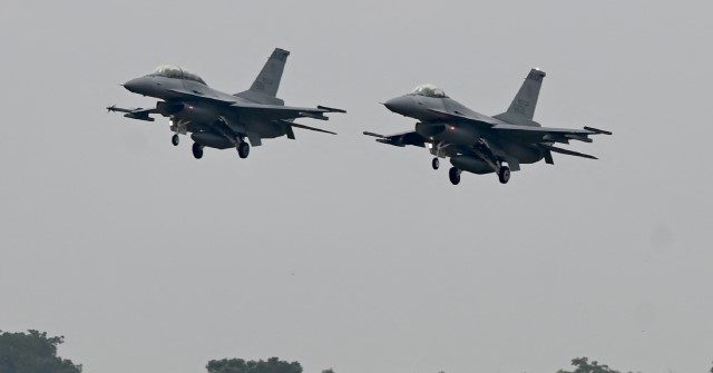 Taiwan Air Force Warns Chinese Aircraft That Entered Defense Zone