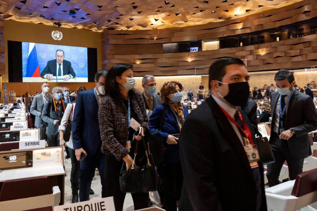 https://www.commondreams.org/news/2022/03/01/un-diplomats-walk-out-russias-lavrov-addresses-human-rights-council