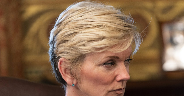 Green Energy-Advocate Sec. Granholm Pleads with Fossil Fuel Executives to Up Production