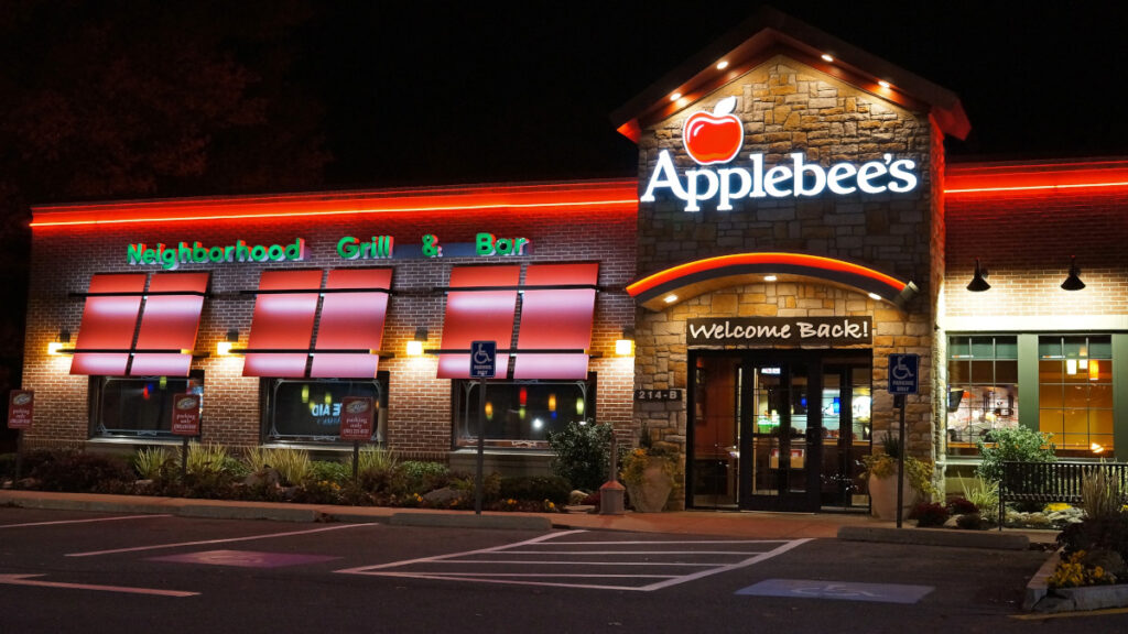 Applebee’s Exec Gloats Over High Gas Prices, Hopes They Will Lead to Cheap Labor