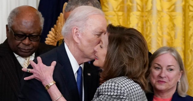 White House: Joe Biden Kissing Nancy Pelosi Not Considered ‘Close Contact’ for Coronavirus