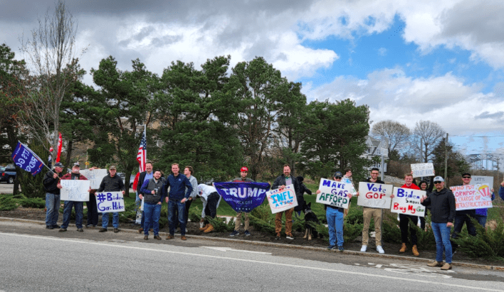 Huge Group of Protesters From Multiple States Greet Joe Biden in New Hampshire With #BidenGasHike and “Vote GOP” Signs [VIDEO]