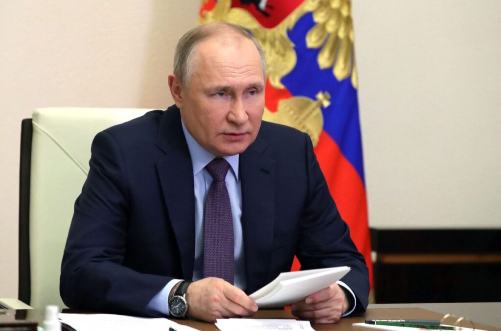 Putin Warns of ‘Lightning’ Response If US Intervenes in Ukraine