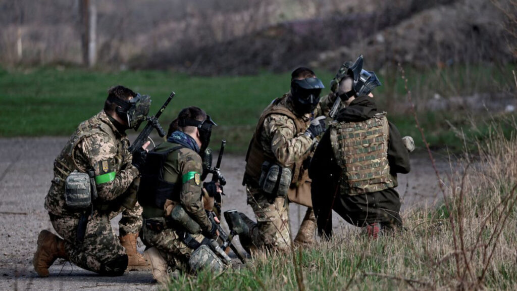 Reuters Uses Image of Men with Paintball Guns for Ukraine Story