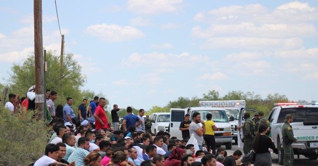 Group of 300 Migrants Cross into Southwest Texas Border Town