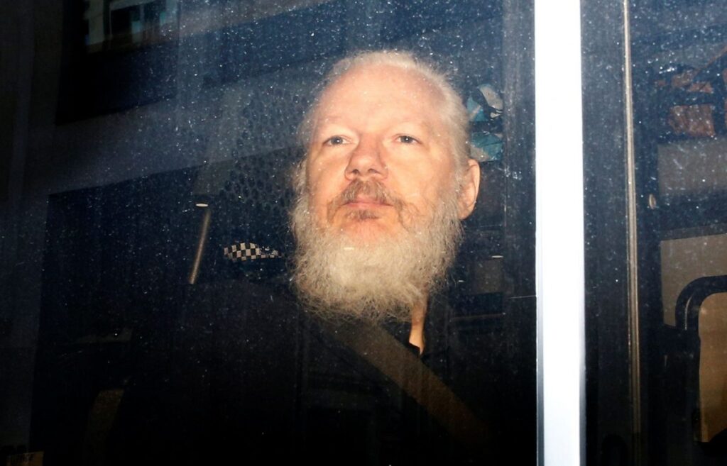 WikiLeaks Founder Assange Vows to Fight Extradition From UK to US