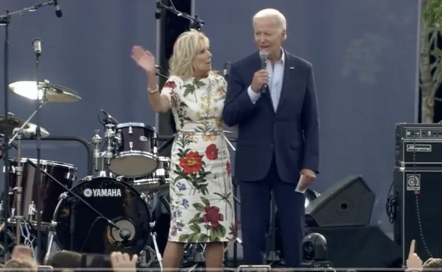 INCREDIBLE MOMENT Nurse Jill Is Caught On Mic Telling Confused Joe To Say “God bless America”...Instead of Following Directions, Joe Hands Jill The Microphone [VIDEO]